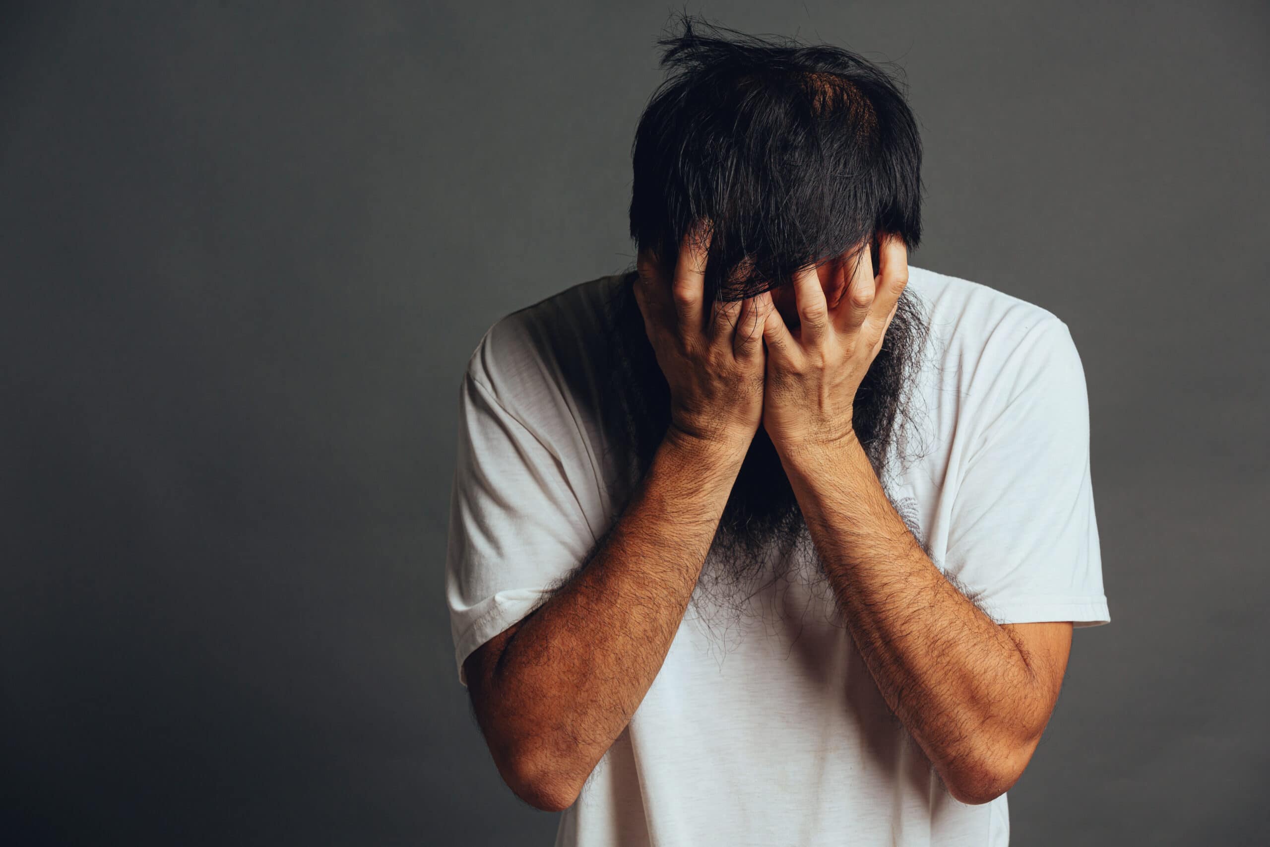 Vivien Roggero | Elite Transformation Coach | man stress out cover his face by his hands scaled